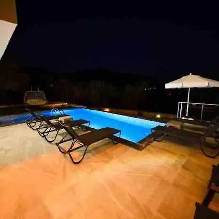 Mi Kasa Villa *